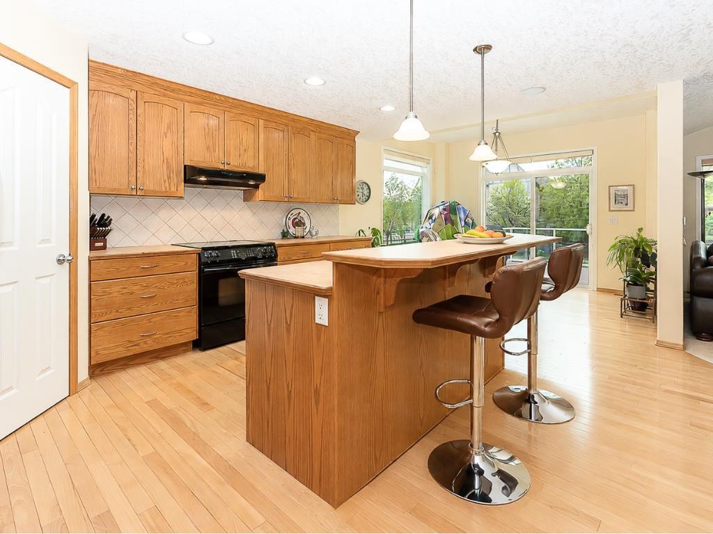 143 Cougarstone Square Sw, Calgary, AB
