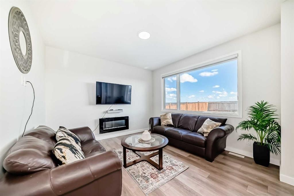 453 Corner Meadows Way Ne, Calgary, AB