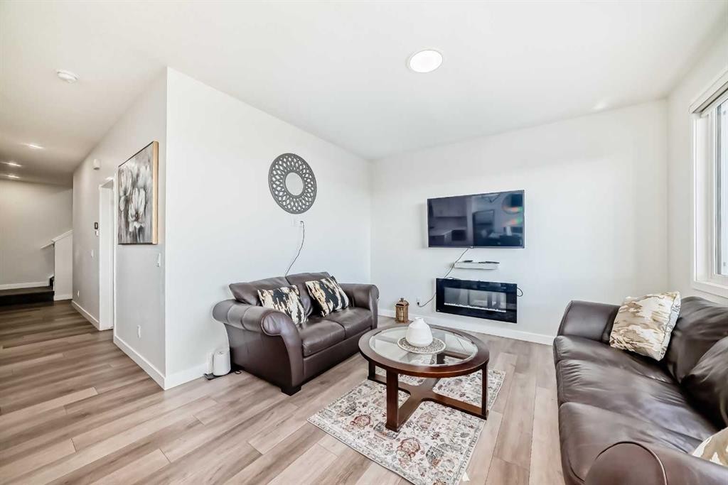 453 Corner Meadows Way Ne, Calgary, AB