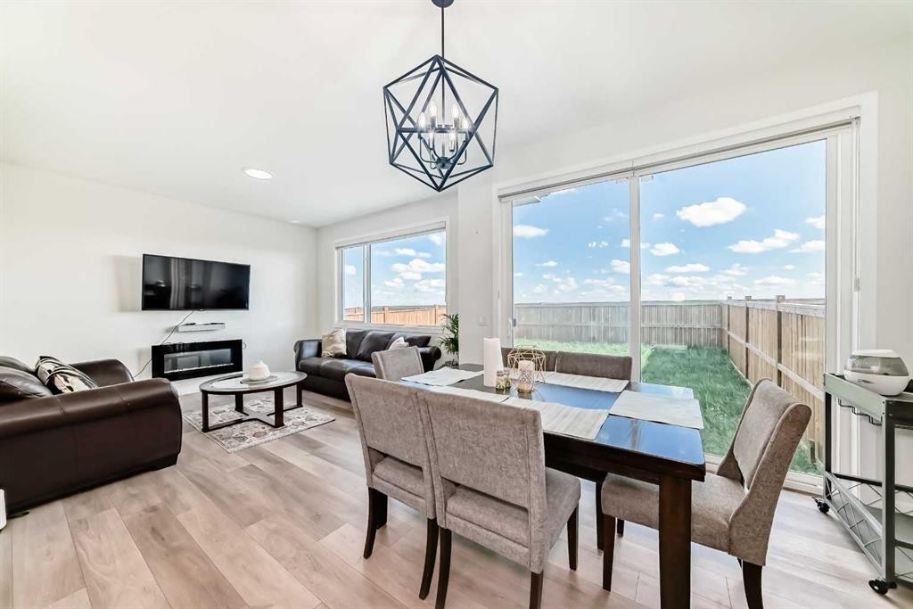 453 Corner Meadows Way Ne, Calgary, AB