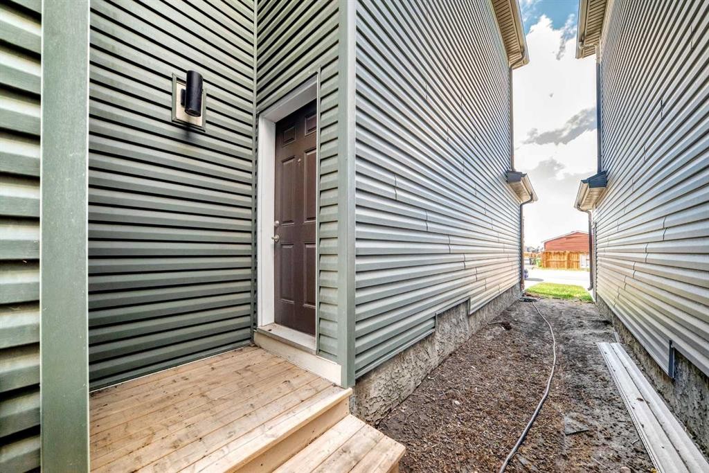 453 Corner Meadows Way Ne, Calgary, AB