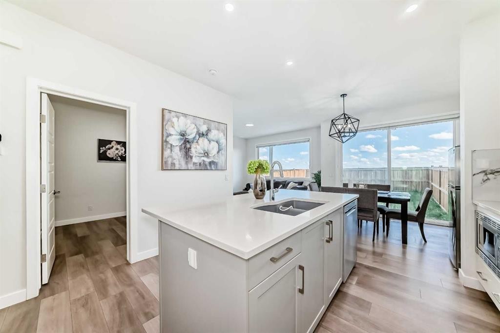 453 Corner Meadows Way Ne, Calgary, AB