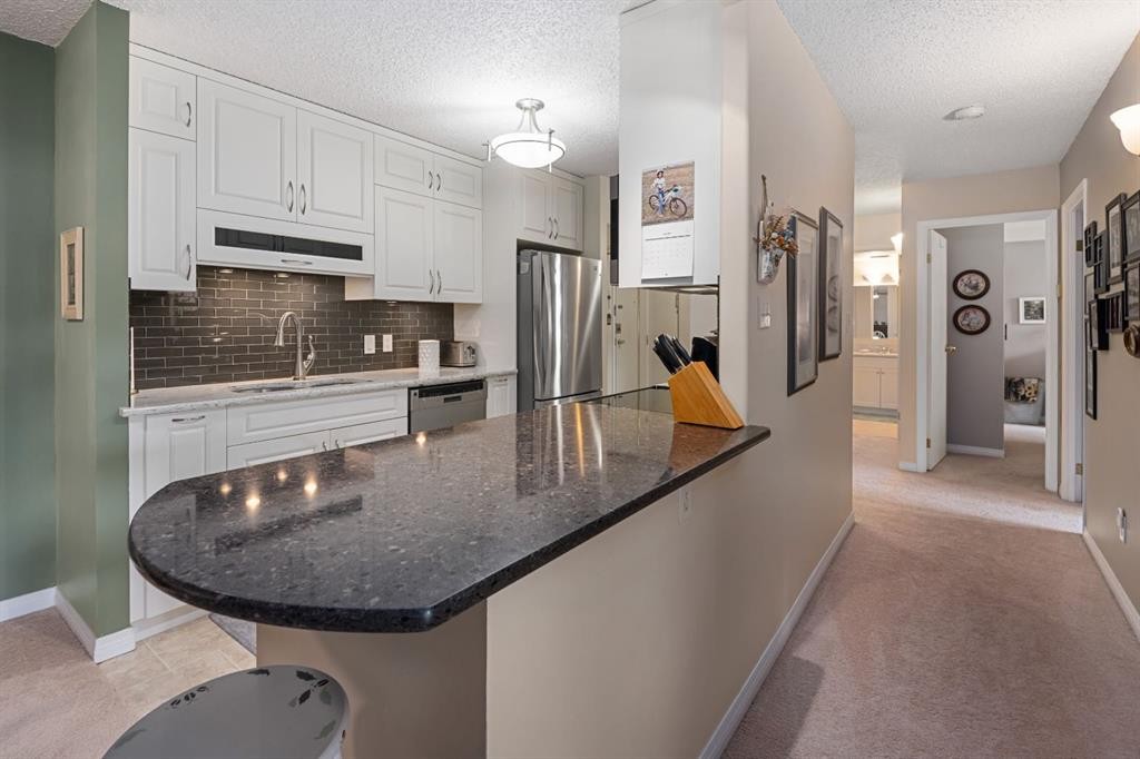 210-111 14 Avenue Se, Calgary, AB - Indoor Photo Showing Kitchen With Stainless Steel Kitchen With Upgraded Kitchen