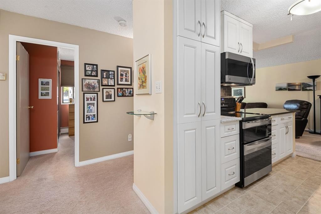 210-111 14 Avenue Se, Calgary, AB - Indoor