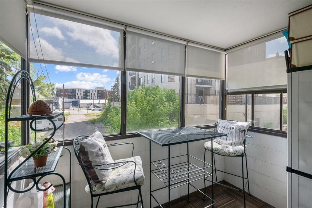 210-111 14 Avenue Se, Calgary, AB - Indoor Photo Showing Other Room