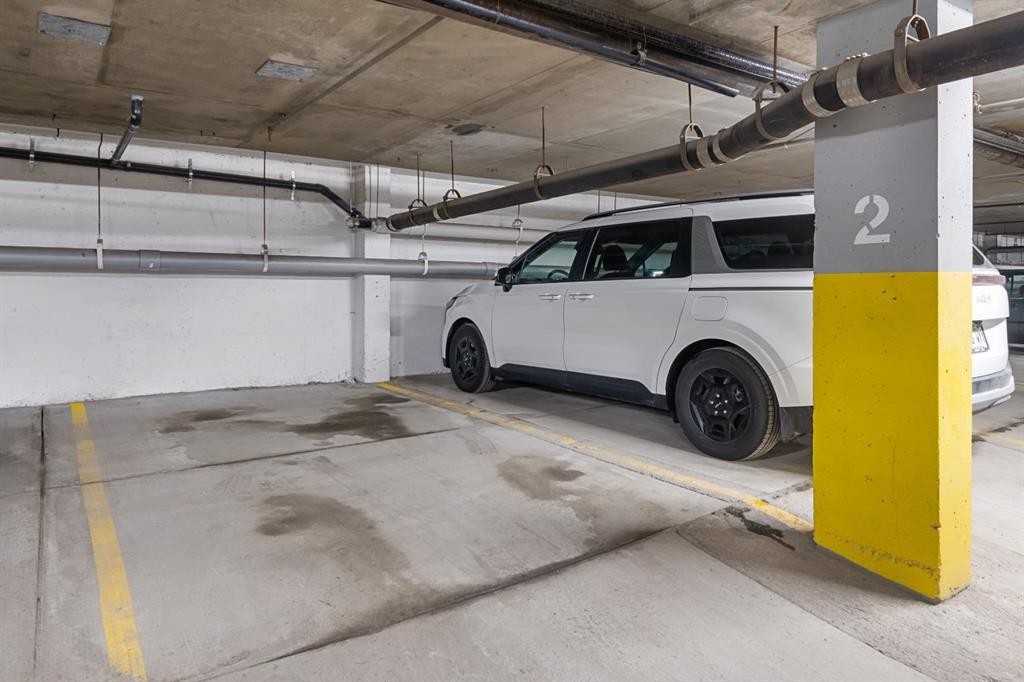 210-111 14 Avenue Se, Calgary, AB - Indoor Photo Showing Garage