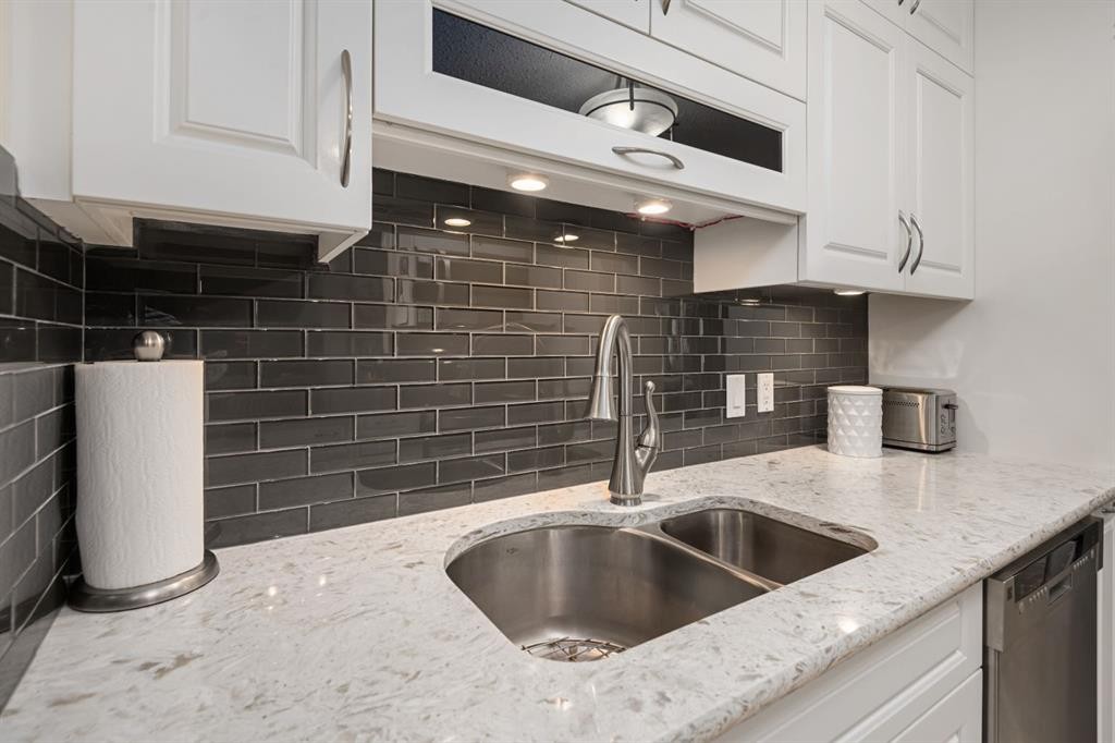 210-111 14 Avenue Se, Calgary, AB - Indoor Photo Showing Kitchen With Double Sink