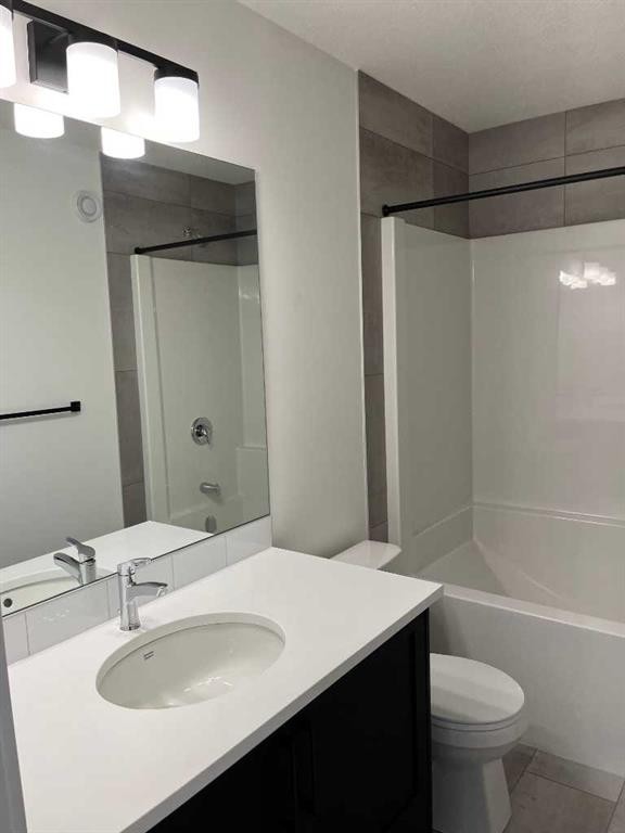 49 Legacy Point Terrace Se, Calgary, AB - Indoor Photo Showing Bathroom
