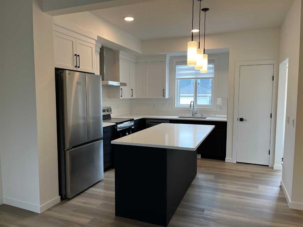 49 Legacy Point Terrace Se, Calgary, AB - Indoor Photo Showing Kitchen With Upgraded Kitchen