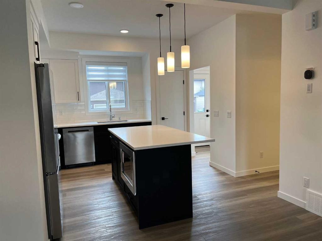 49 Legacy Point Terrace Se, Calgary, AB - Indoor Photo Showing Kitchen