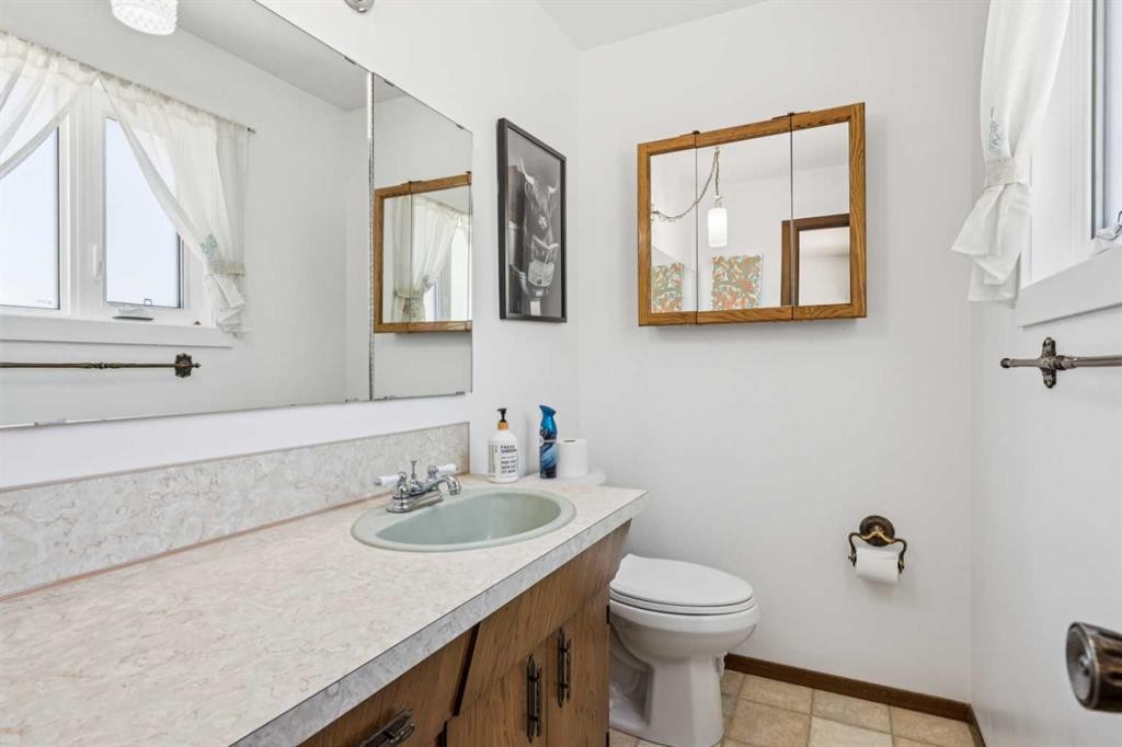 215 Silver Valley Rise Nw, Calgary, AB - Indoor Photo Showing Bathroom