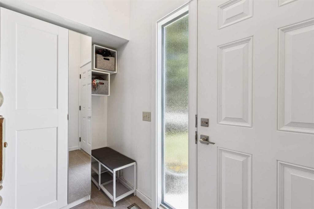 215 Silver Valley Rise Nw, Calgary, AB - Indoor Photo Showing Other Room