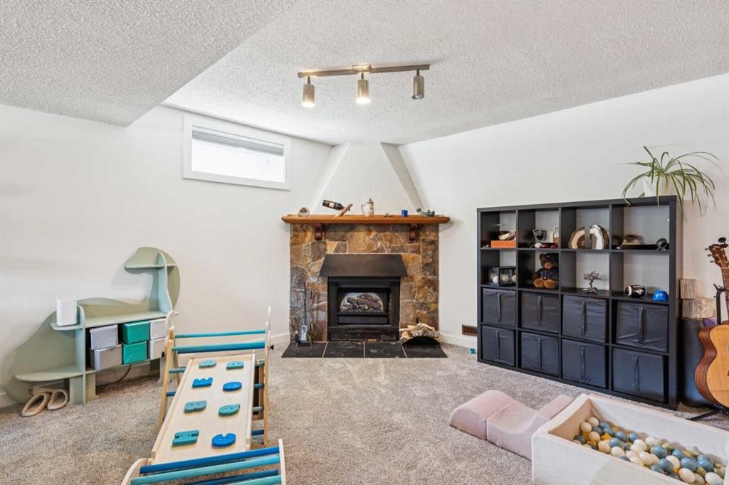 215 Silver Valley Rise Nw, Calgary, AB - Indoor With Fireplace