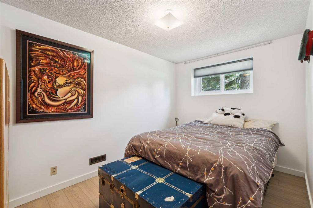 215 Silver Valley Rise Nw, Calgary, AB - Indoor Photo Showing Bedroom