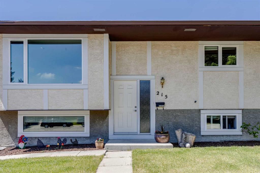 215 Silver Valley Rise Nw, Calgary, AB - Outdoor With Exterior