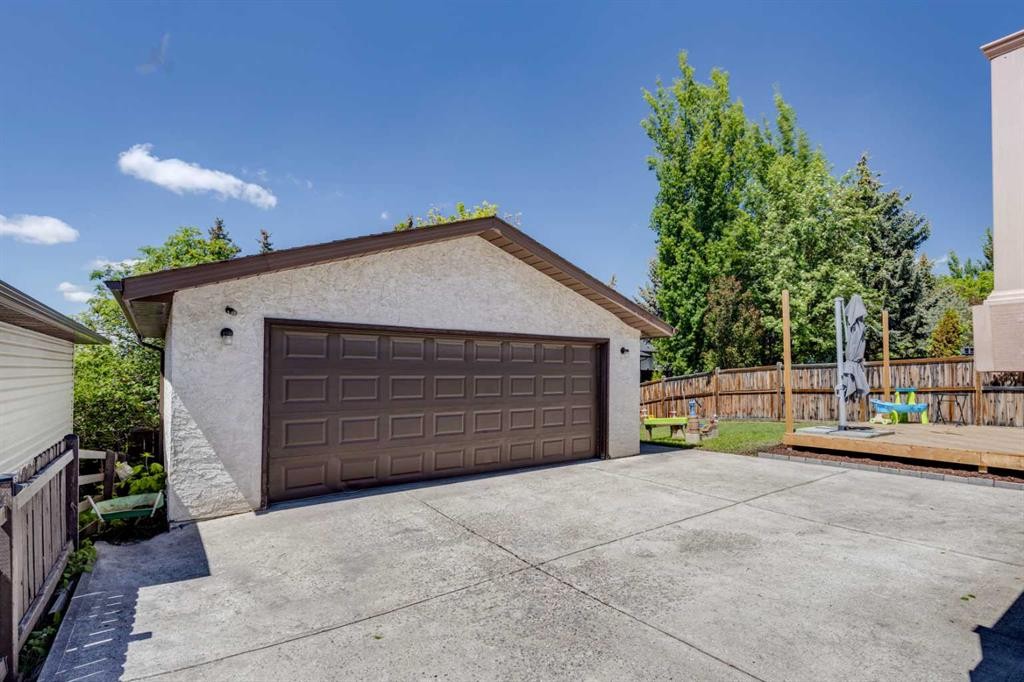 215 Silver Valley Rise Nw, Calgary, AB - Outdoor With Exterior