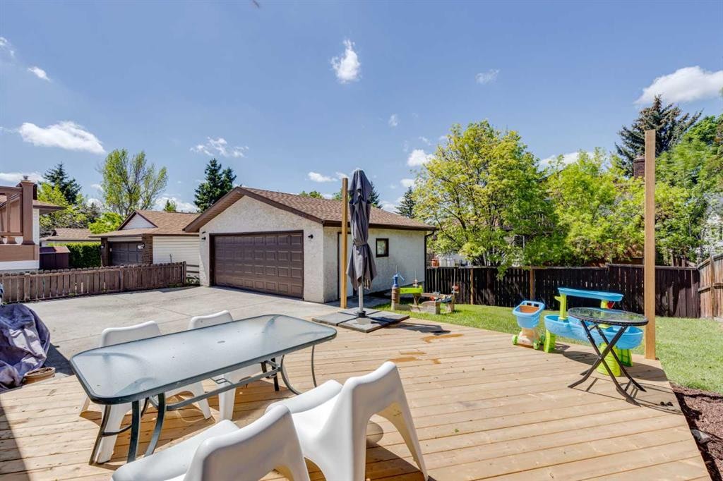 215 Silver Valley Rise Nw, Calgary, AB - Outdoor With Deck Patio Veranda With Exterior