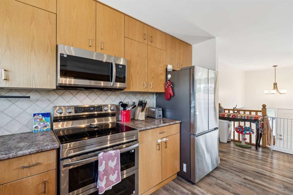 215 Silver Valley Rise Nw, Calgary, AB - Indoor Photo Showing Kitchen