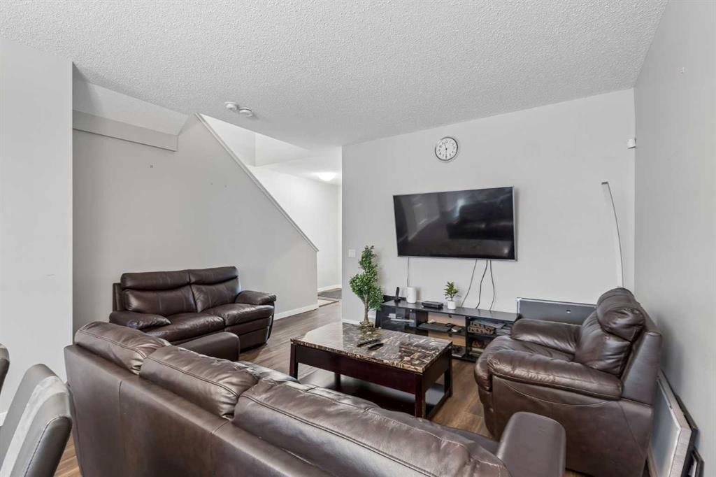 291 Magnolia Square Se, Calgary, AB