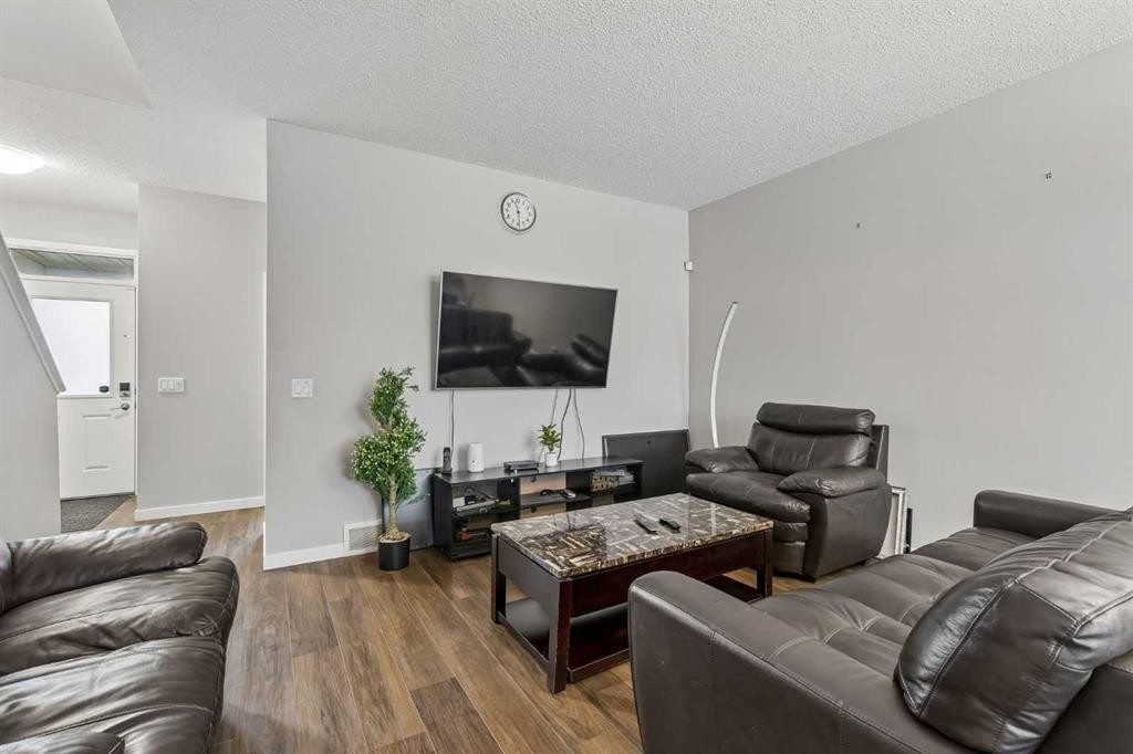 291 Magnolia Square Se, Calgary, AB