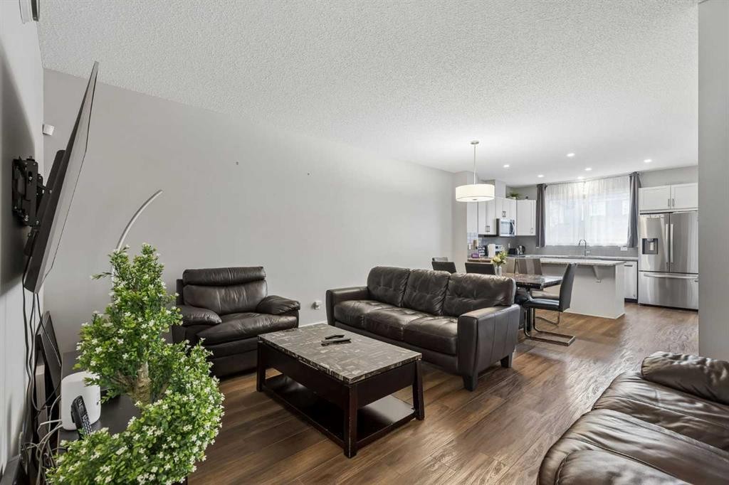 291 Magnolia Square Se, Calgary, AB