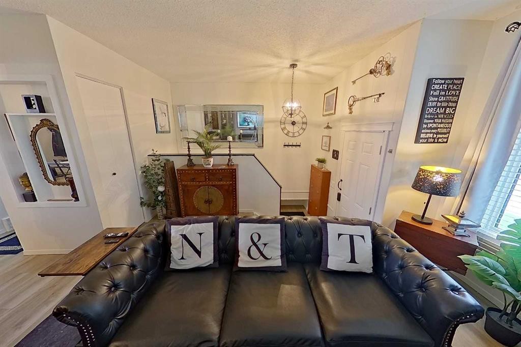 3232 Doverville Crescent Se, Calgary, AB - Indoor