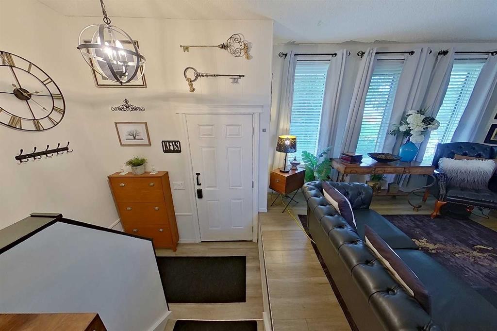 3232 Doverville Crescent Se, Calgary, AB - Indoor Photo Showing Other Room