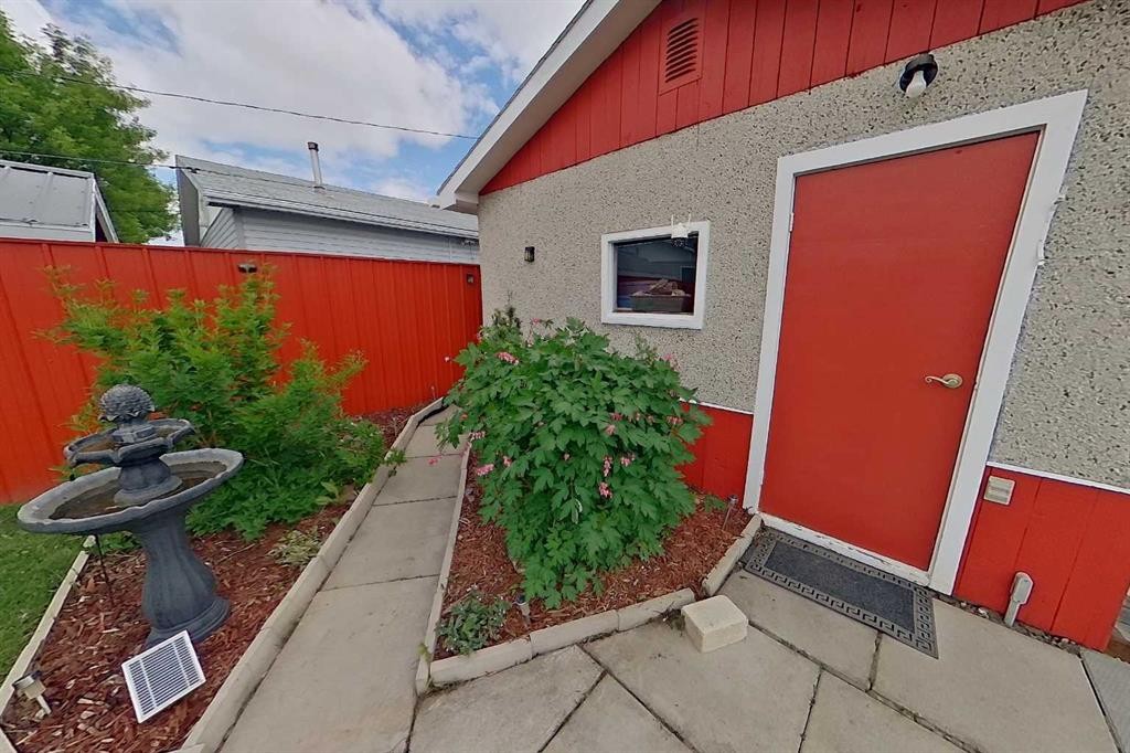 3232 Doverville Crescent Se, Calgary, AB - Outdoor With Exterior