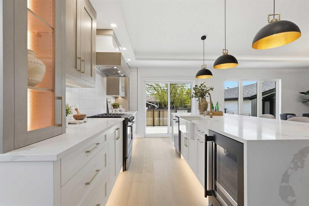 60 Lake Lucerne Close Se, Calgary, AB - Indoor Photo Showing Kitchen With Upgraded Kitchen
