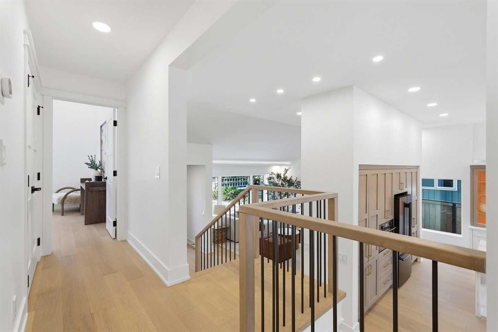 60 Lake Lucerne Close Se, Calgary, AB - Indoor Photo Showing Other Room