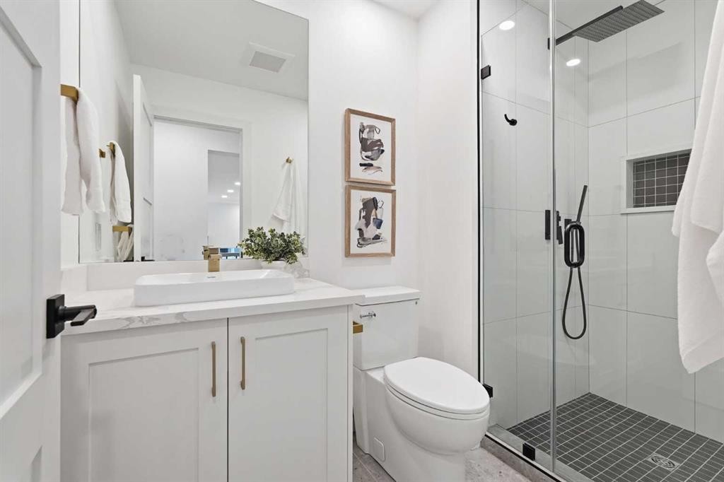 60 Lake Lucerne Close Se, Calgary, AB - Indoor Photo Showing Bathroom