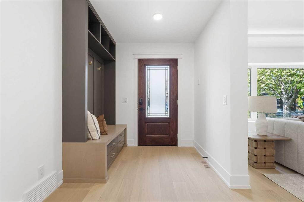 60 Lake Lucerne Close Se, Calgary, AB - Indoor Photo Showing Other Room