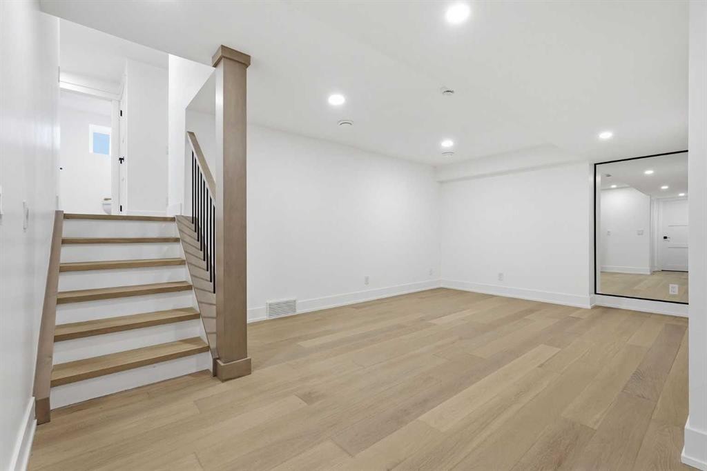 60 Lake Lucerne Close Se, Calgary, AB - Indoor Photo Showing Other Room