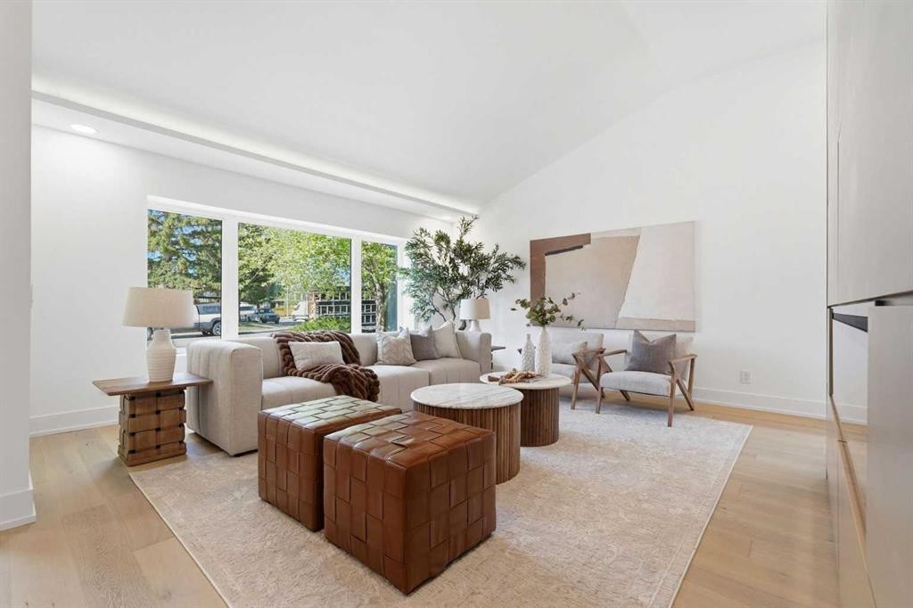 60 Lake Lucerne Close Se, Calgary, AB - Indoor Photo Showing Other Room