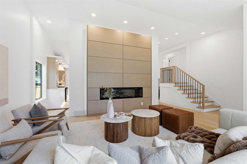 60 Lake Lucerne Close Se, Calgary, AB - Indoor Photo Showing Living Room