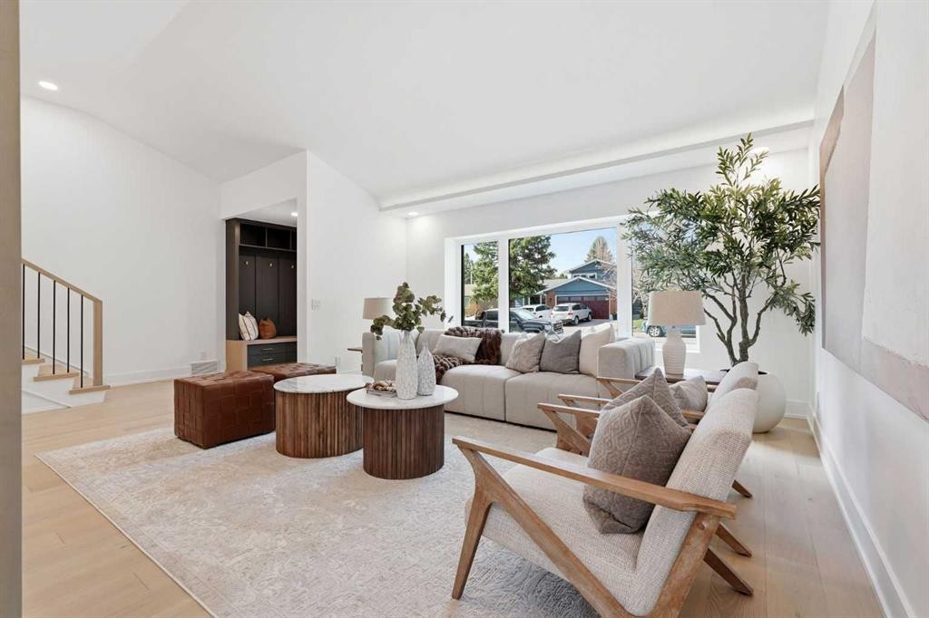 60 Lake Lucerne Close Se, Calgary, AB - Indoor Photo Showing Living Room