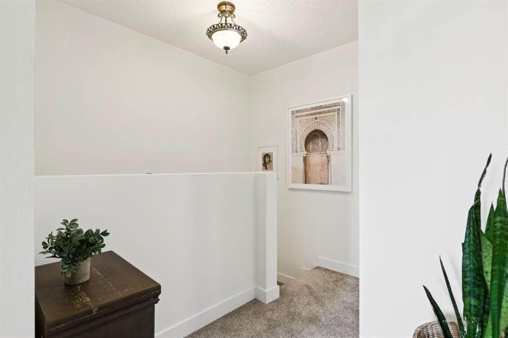 18-11240 6 Street Sw, Calgary, AB - Indoor Photo Showing Other Room