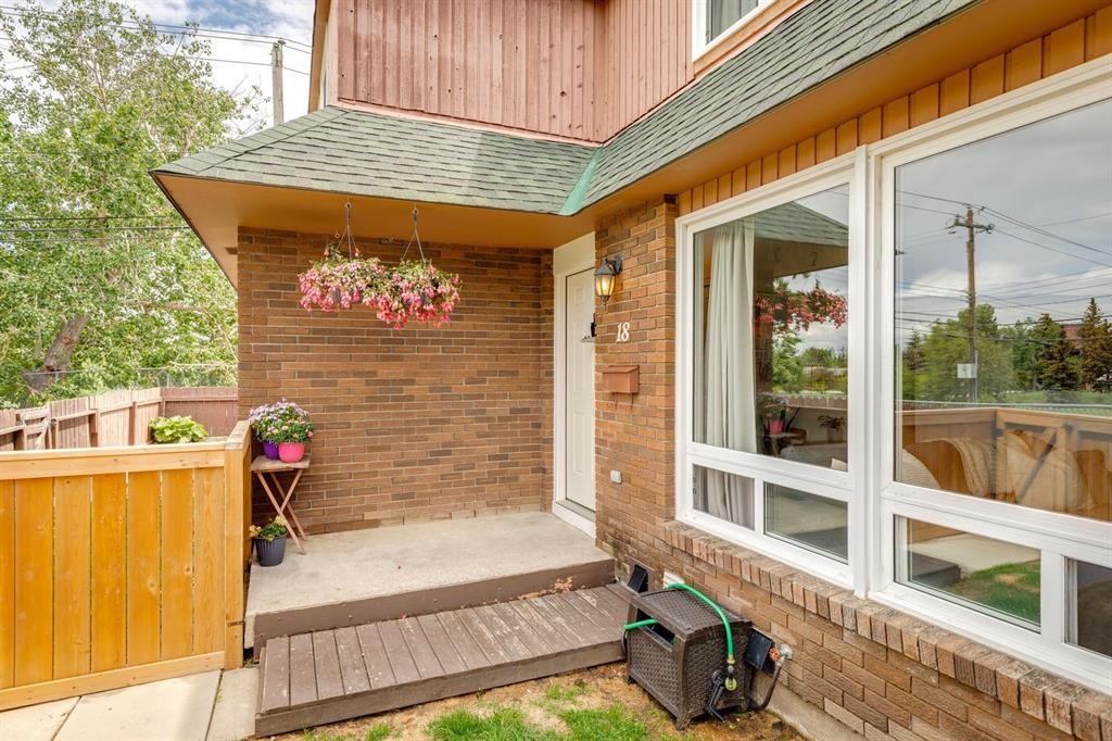 18-11240 6 Street Sw, Calgary, AB - Outdoor With Exterior