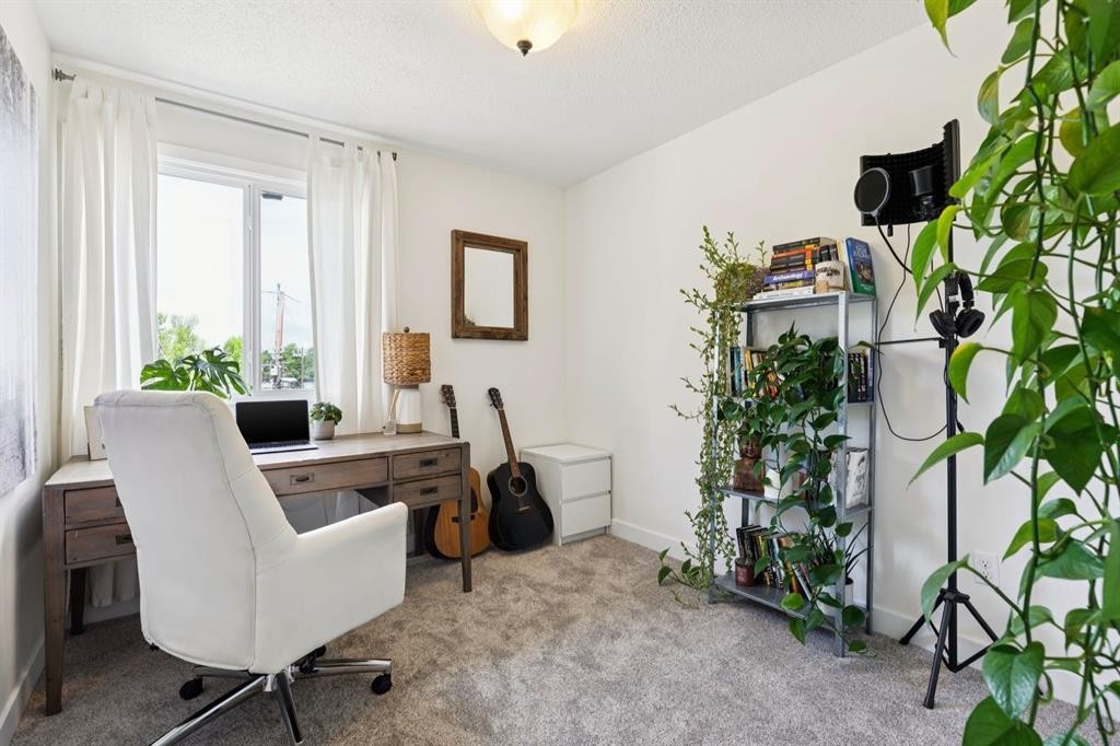 18-11240 6 Street Sw, Calgary, AB - Indoor Photo Showing Office