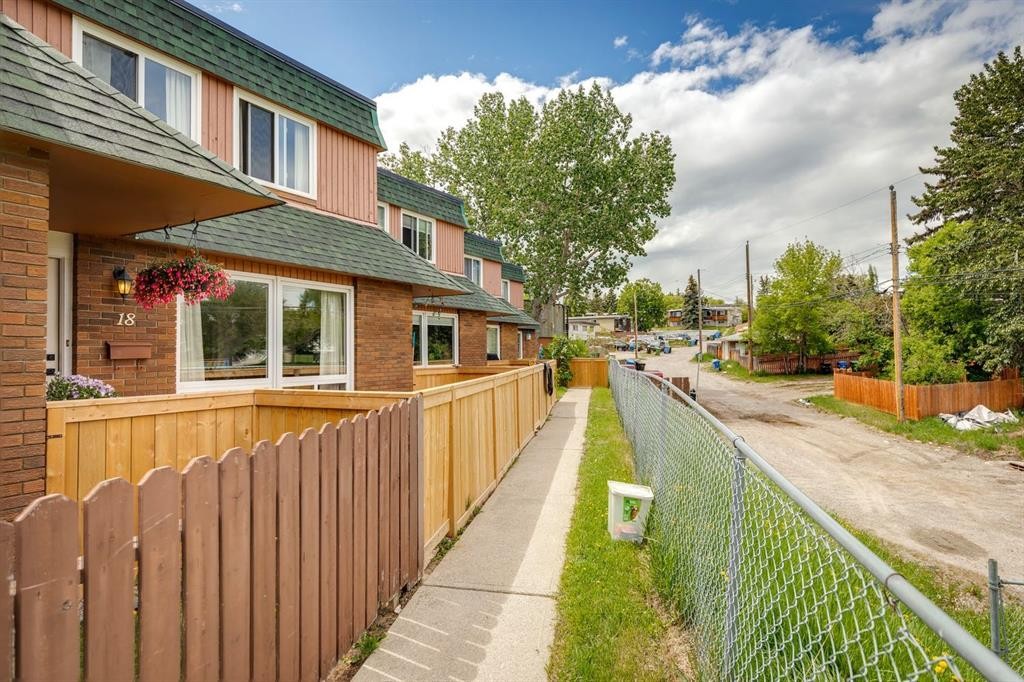 18-11240 6 Street Sw, Calgary, AB - Outdoor