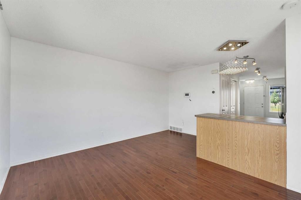 312 Saddlebrook Point Ne, Calgary, AB - Indoor Photo Showing Other Room