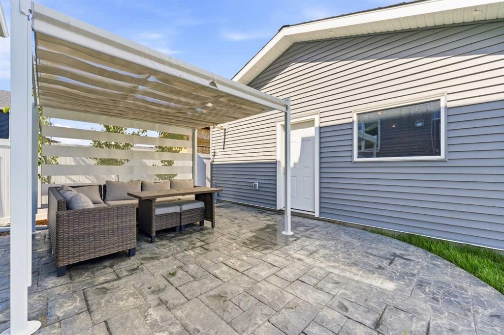 2 Birch Glen, Okotoks, AB