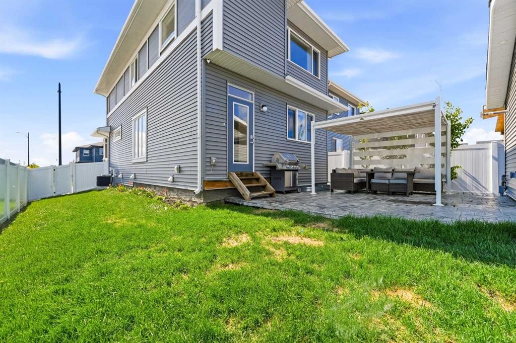 2 Birch Glen, Okotoks, AB