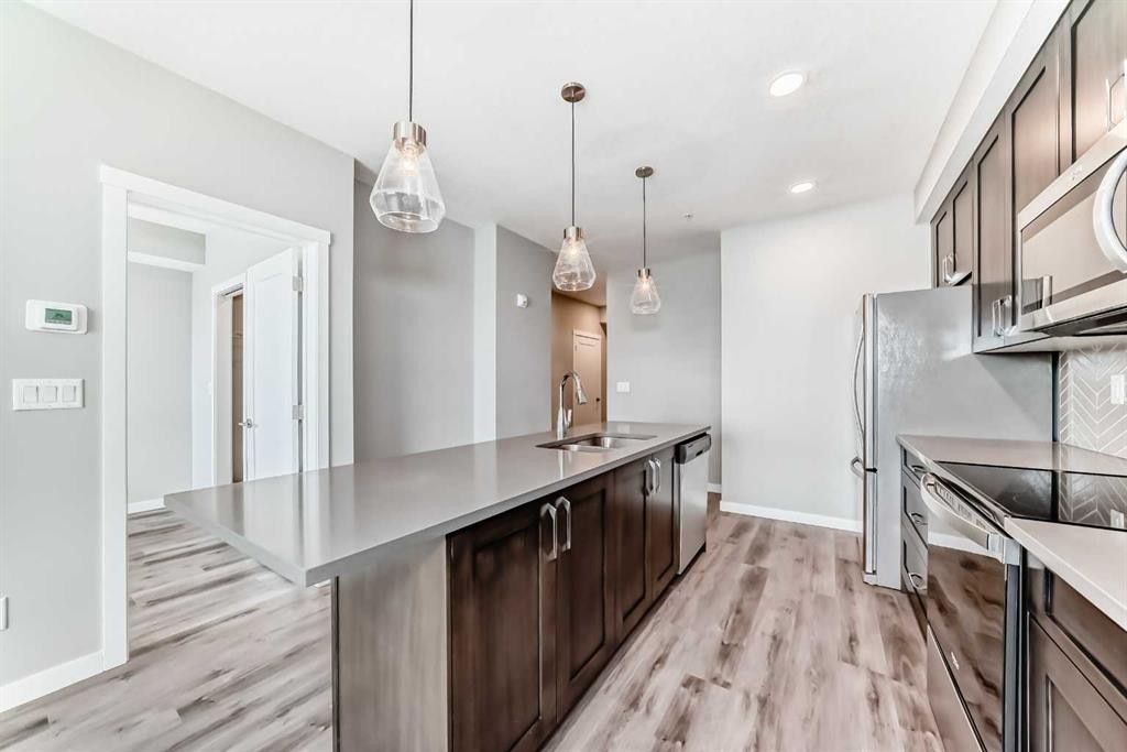 403-200 Shawnee Square Sw, Calgary, AB