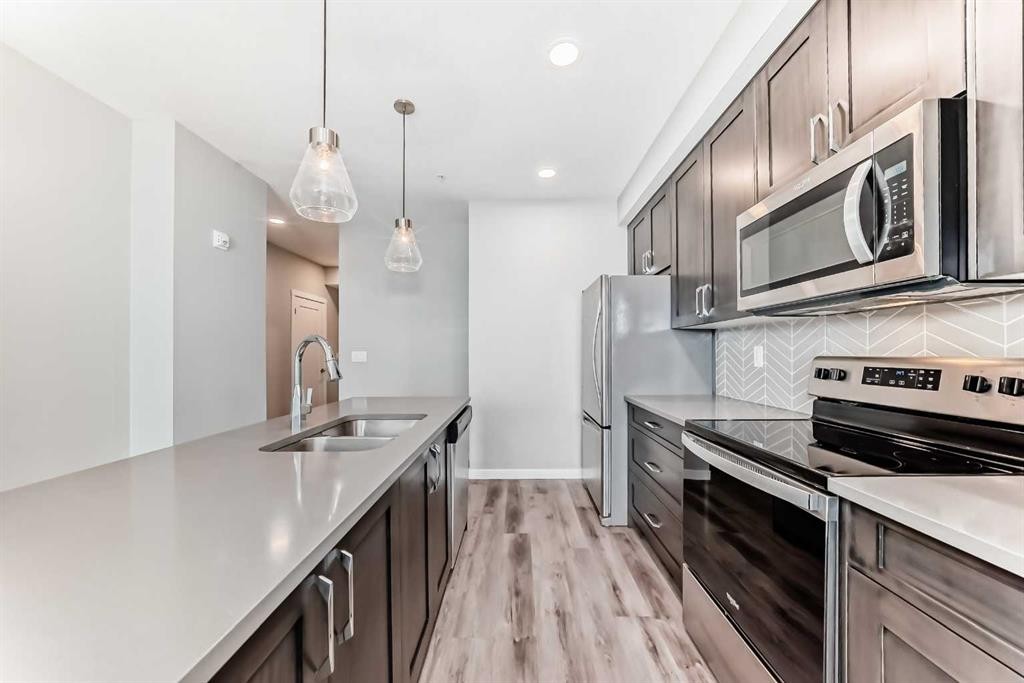 403-200 Shawnee Square Sw, Calgary, AB