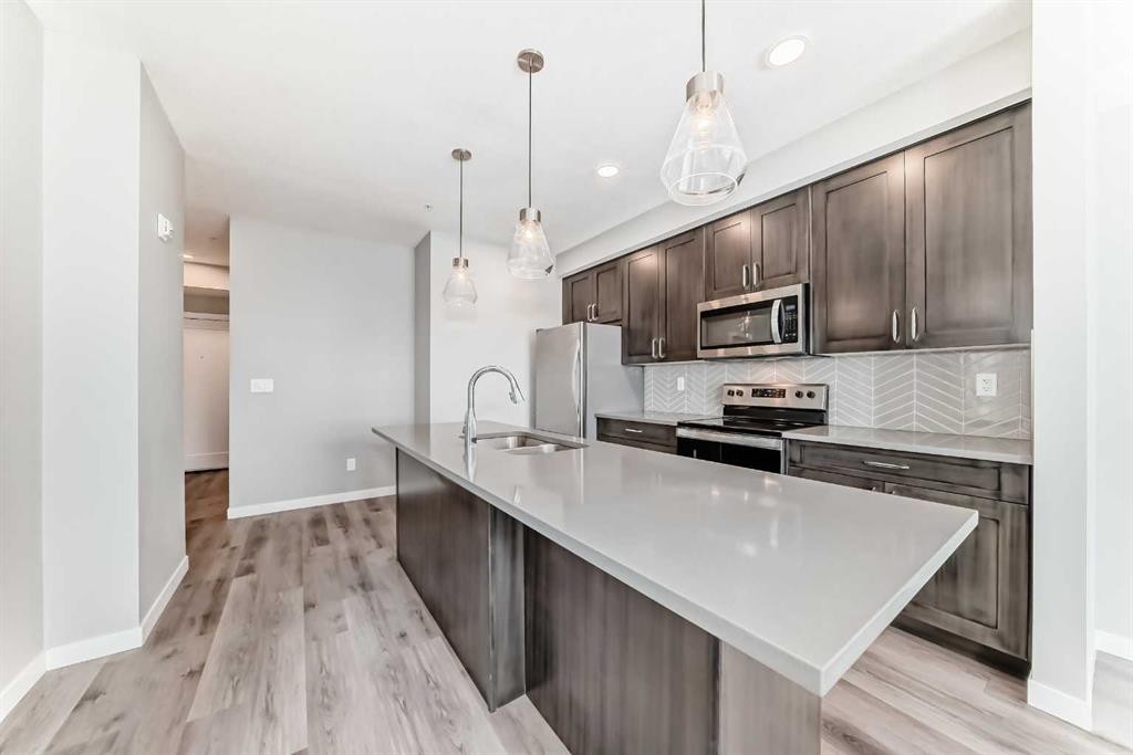 403-200 Shawnee Square Sw, Calgary, AB
