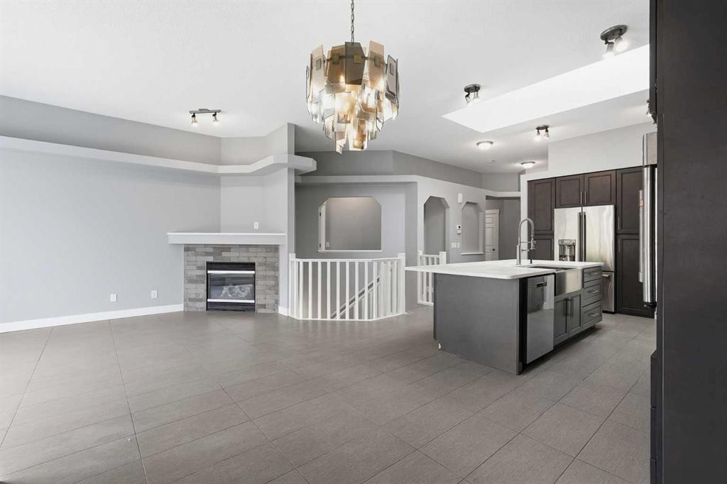 209 Oakmere Close, Chestermere, AB
