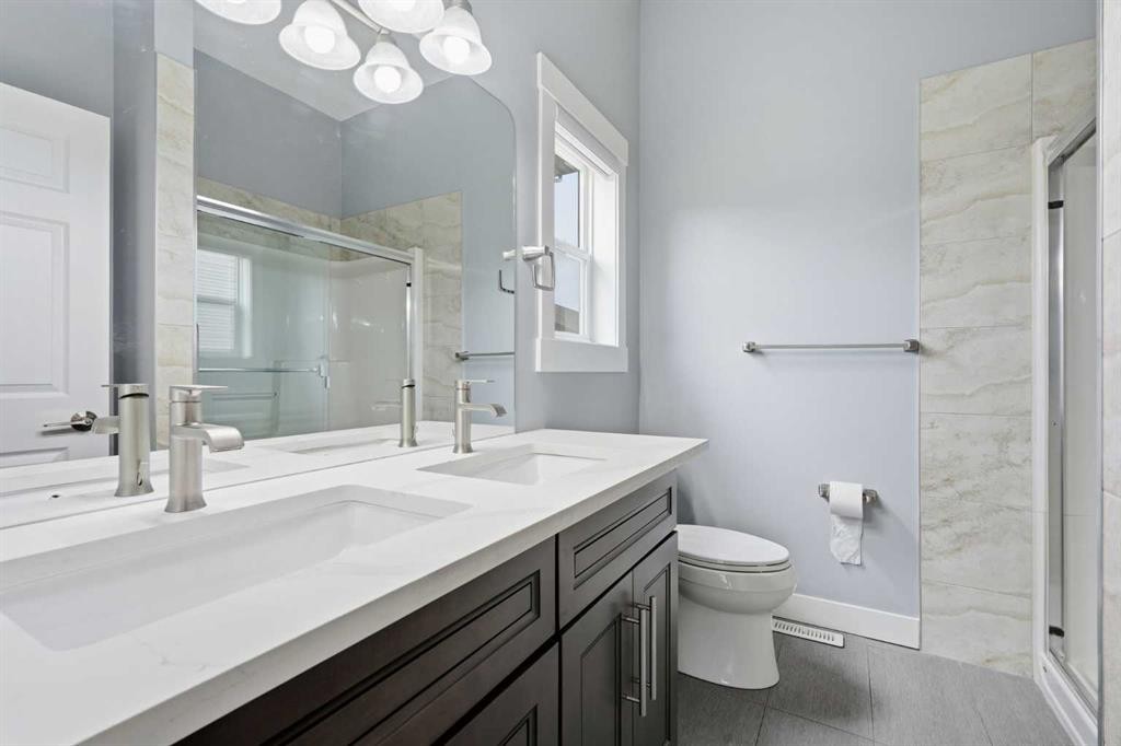 209 Oakmere Close, Chestermere, AB