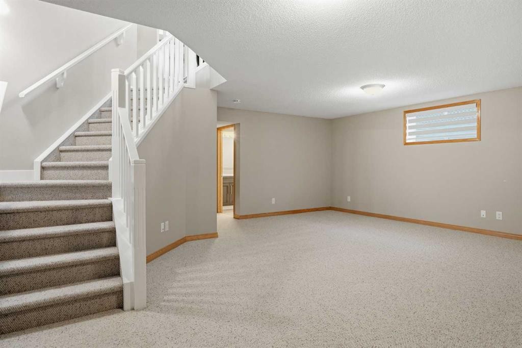 209 Oakmere Close, Chestermere, AB