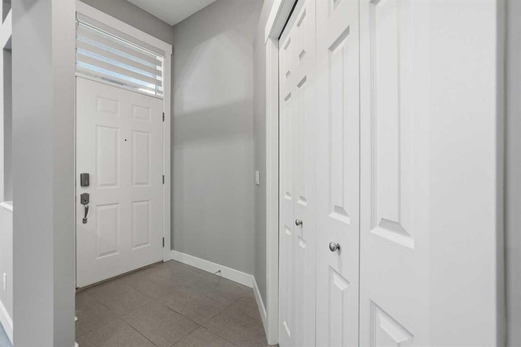 209 Oakmere Close, Chestermere, AB
